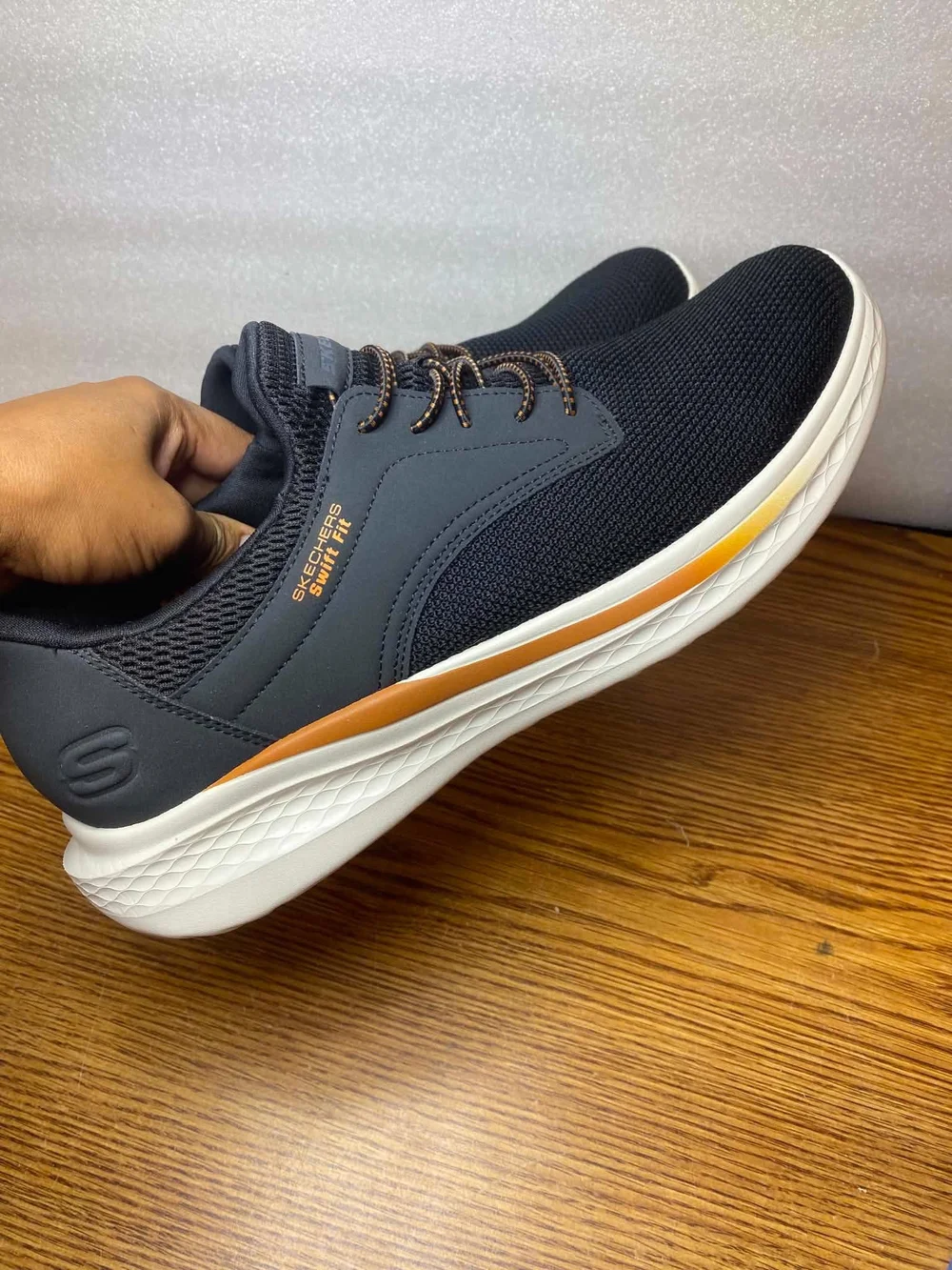 Skechers Mens Swift Fit Memory Foam Slip On Comfort Size 10M SN 182006 Black NEW